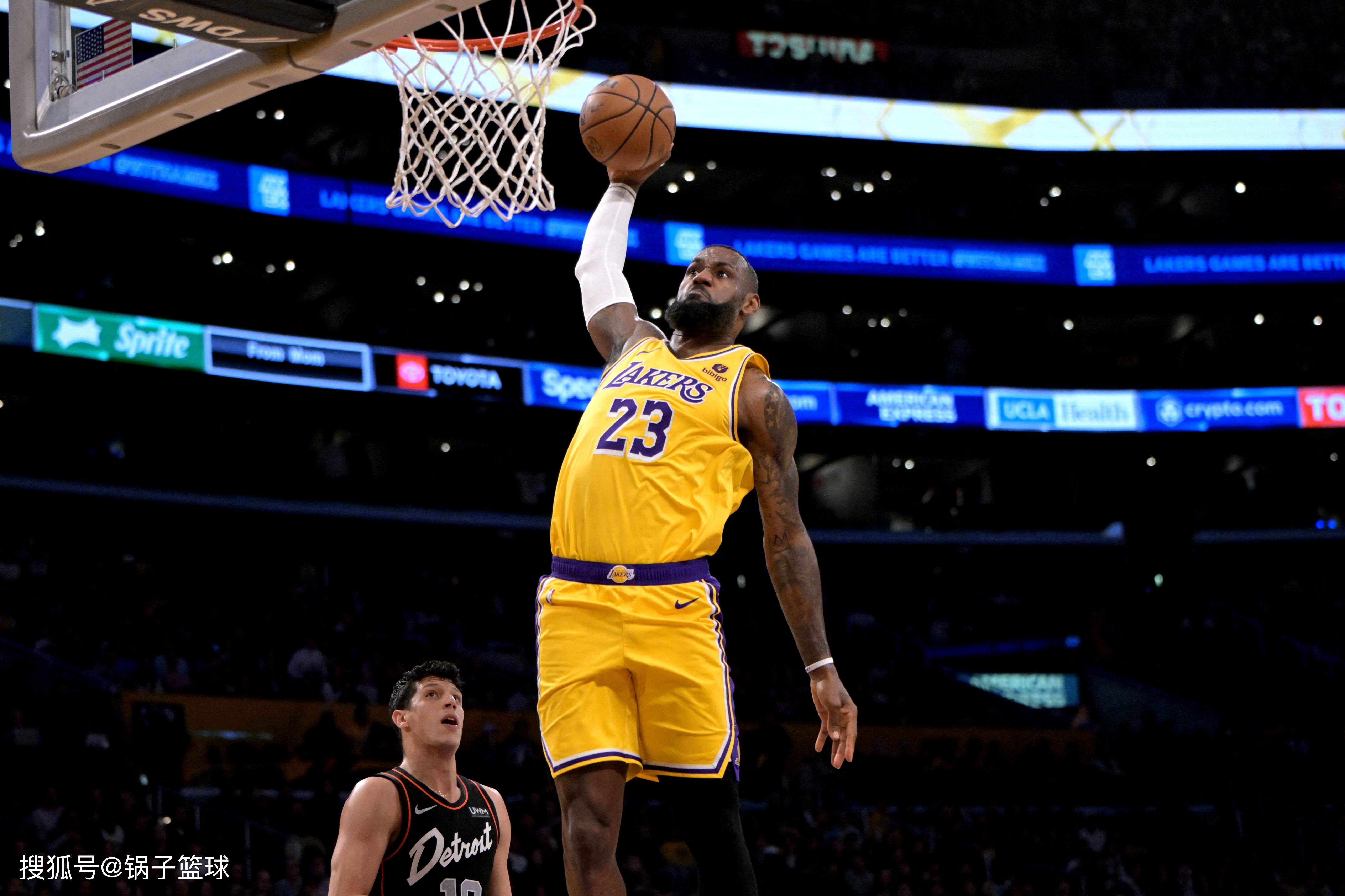 nba20号,nba20号女裁判詹娜雷诺图片大全