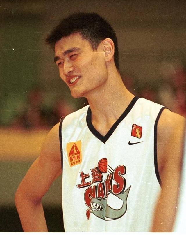姚明进nba,姚明进nba年龄多大